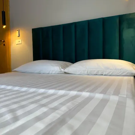 Xhimi's Seaside Apartment