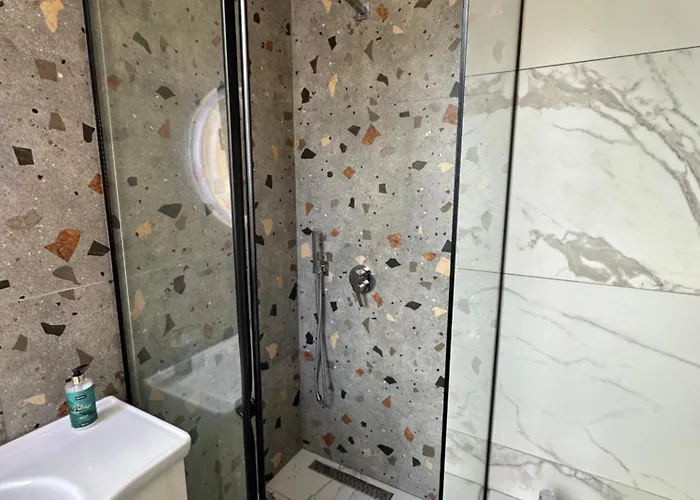 Xhimi's Seaside Apartment *